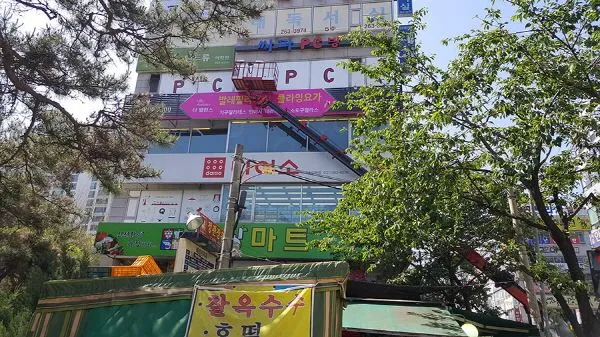 기존 간판 활용해 일부만 교체하는 작업